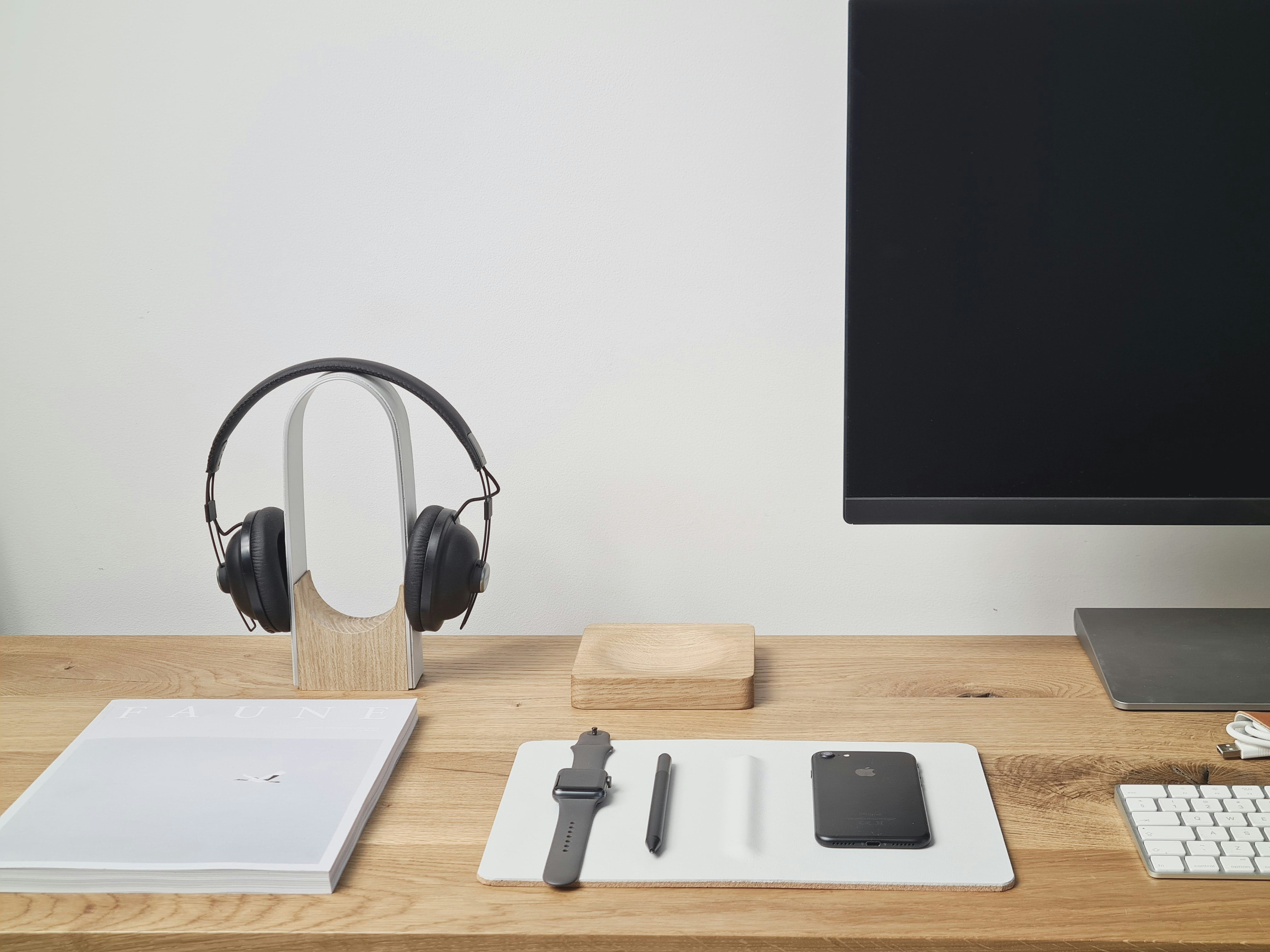 Silver_iMac_Desk_Photo.jpg